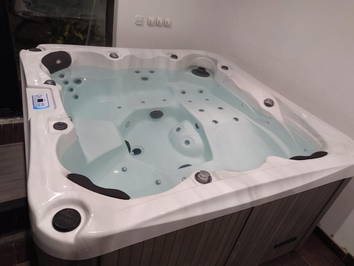 Casa Ceca De La Playa Y Barcelona, Con Piscina Climatizada Y Jacuzzi Villa Vallromanes Exteriör bild
