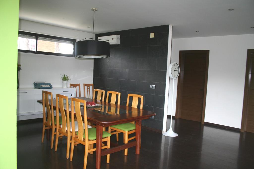 Casa Ceca De La Playa Y Barcelona, Con Piscina Climatizada Y Jacuzzi Villa Vallromanes Exteriör bild